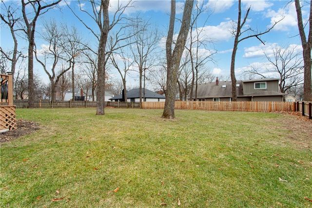 1500 NW Wildwood Drive, Blue Springs, MO 64015