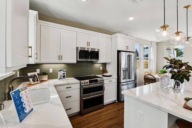 6401 Ventris Walk, Sacramento, CA 95823