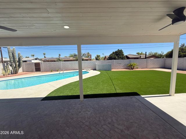 2836 E YUCCA Street, Phoenix, AZ 85028