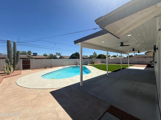 2836 E YUCCA Street, Phoenix, AZ 85028
