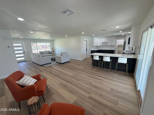2836 E YUCCA Street, Phoenix, AZ 85028