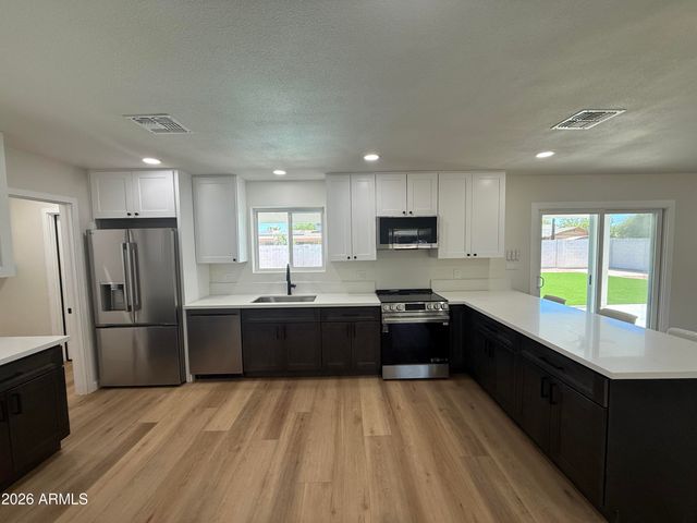 2836 E YUCCA Street, Phoenix, AZ 85028