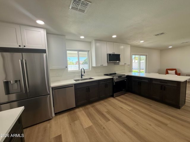 2836 E YUCCA Street, Phoenix, AZ 85028