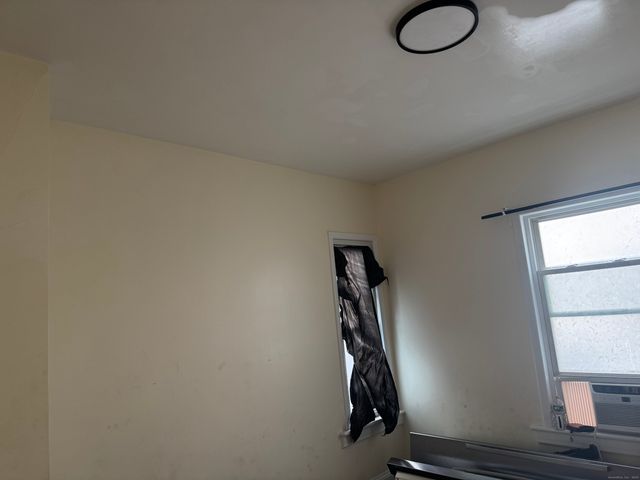 190 Whitney Avenue 3rd Apartment, Bridgeport, CT 06606