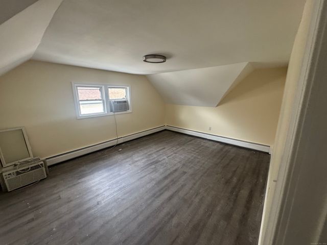 190 Whitney Avenue 3rd Apartment, Bridgeport, CT 06606