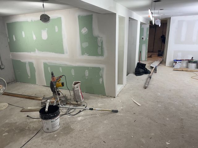 190 Whitney Avenue 3rd Apartment, Bridgeport, CT 06606