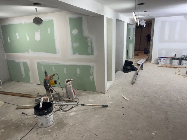 190 Whitney Avenue 3rd Apartment, Bridgeport, CT 06606