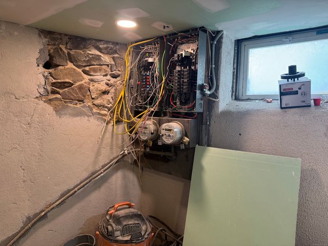 190 Whitney Avenue 3rd Apartment, Bridgeport, CT 06606