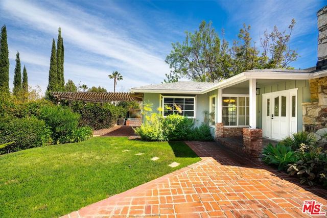 4645 Petit Avenue, Encino, CA 91436