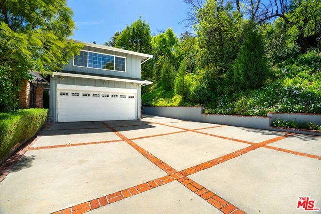 4645 Petit Avenue, Encino, CA 91436
