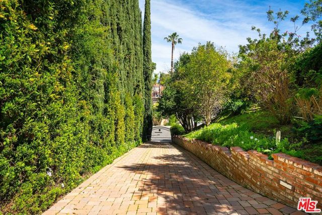 4645 Petit Avenue, Encino, CA 91436