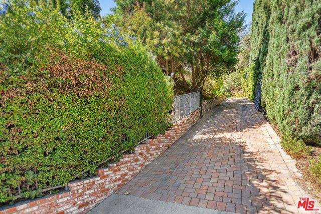 4645 Petit Avenue, Encino, CA 91436