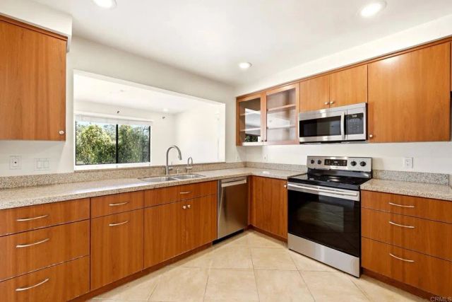 3038 Via Estrada, Carlsbad, CA 92009