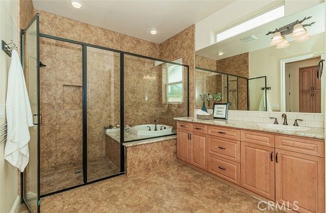 1562 N Empire Lane, Clovis, CA 93619