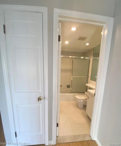 885 N Old Woodward Avenue 1, Birmingham, MI 48009