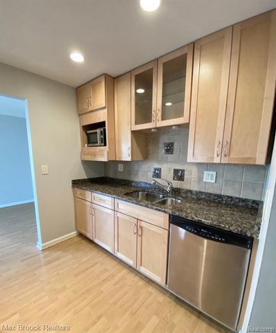 885 N Old Woodward Avenue 1, Birmingham, MI 48009