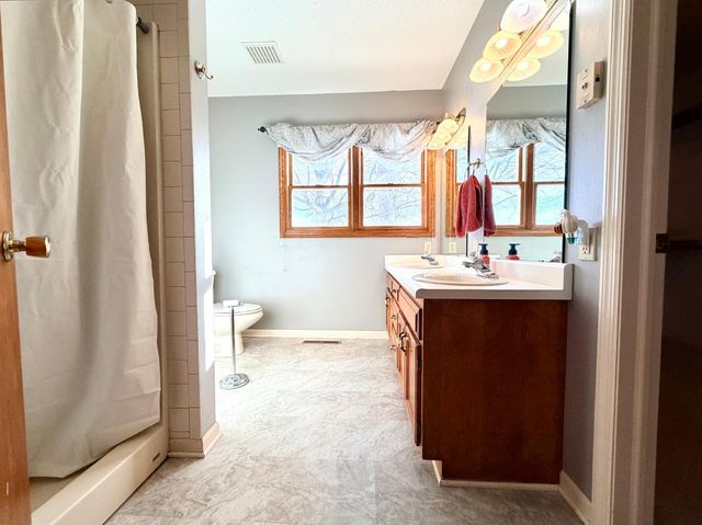 622 Woodcrest Avenue, Worthington, MN 56187