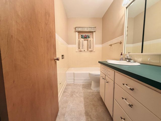 622 Woodcrest Avenue, Worthington, MN 56187