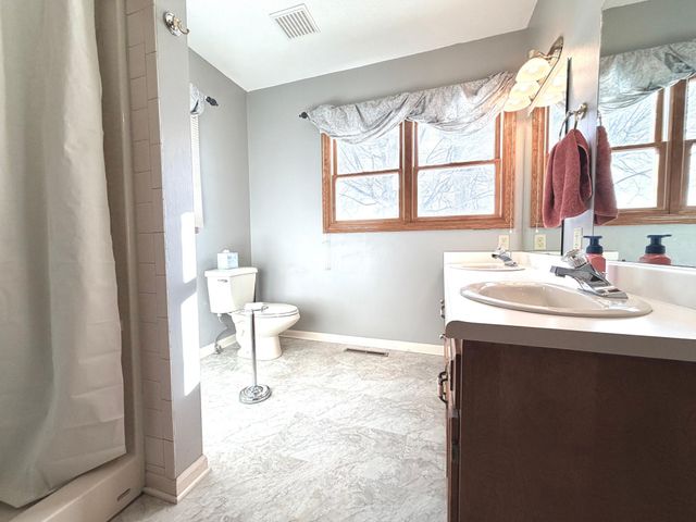 622 Woodcrest Avenue, Worthington, MN 56187