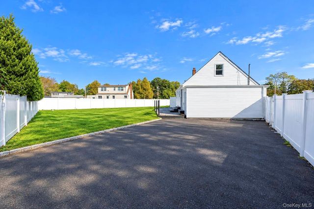 405 17th Street, West Babylon, NY 11704