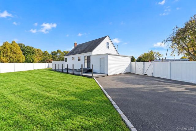 405 17th Street, West Babylon, NY 11704
