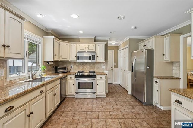 27 Chestnut Avenue, Old Tappan, NJ 07675