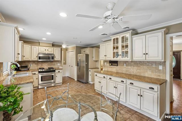 27 Chestnut Avenue, Old Tappan, NJ 07675