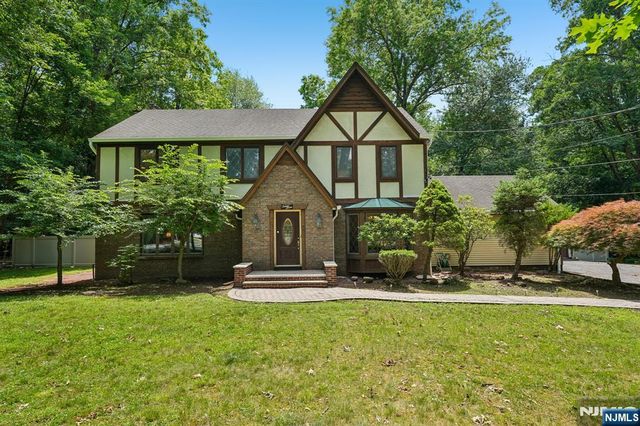 27 Chestnut Avenue, Old Tappan, NJ 07675