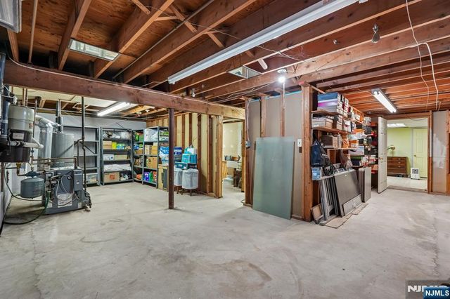 27 Chestnut Avenue, Old Tappan, NJ 07675