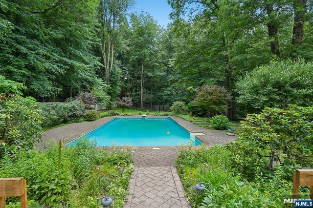 27 Chestnut Avenue, Old Tappan, NJ 07675