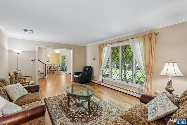27 Chestnut Avenue, Old Tappan, NJ 07675