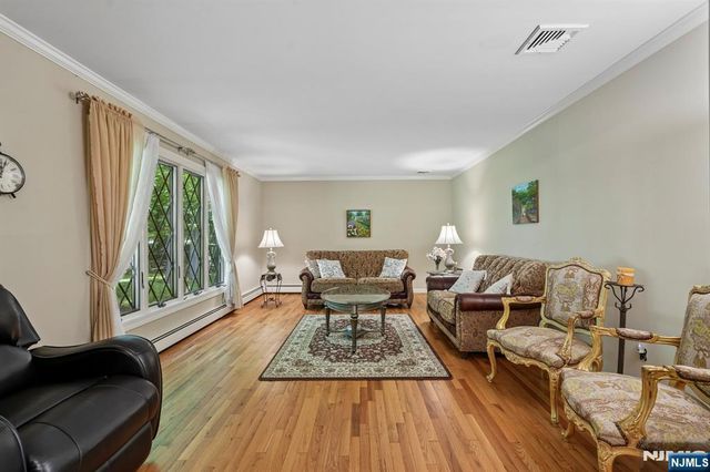 27 Chestnut Avenue, Old Tappan, NJ 07675