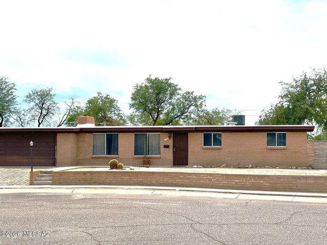 701 W Edgewater Drive, Tucson, AZ 85704