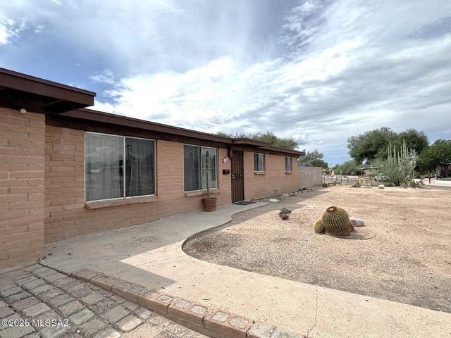 701 W Edgewater Drive, Tucson, AZ 85704