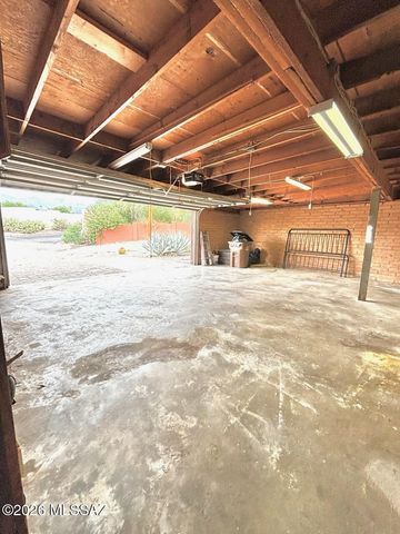701 W Edgewater Drive, Tucson, AZ 85704