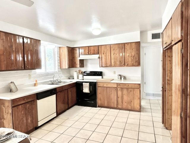 701 W Edgewater Drive, Tucson, AZ 85704