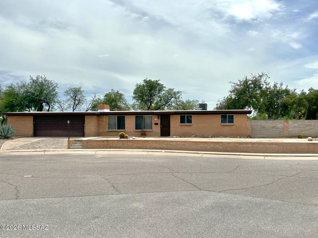 701 W Edgewater Drive, Tucson, AZ 85704