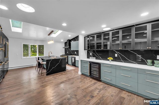 12 Haring Drive, Old Tappan, NJ 07675