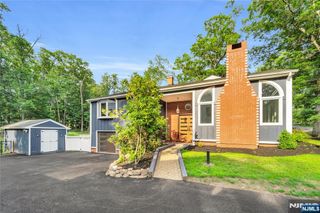 12 Haring Drive, Old Tappan, NJ 07675