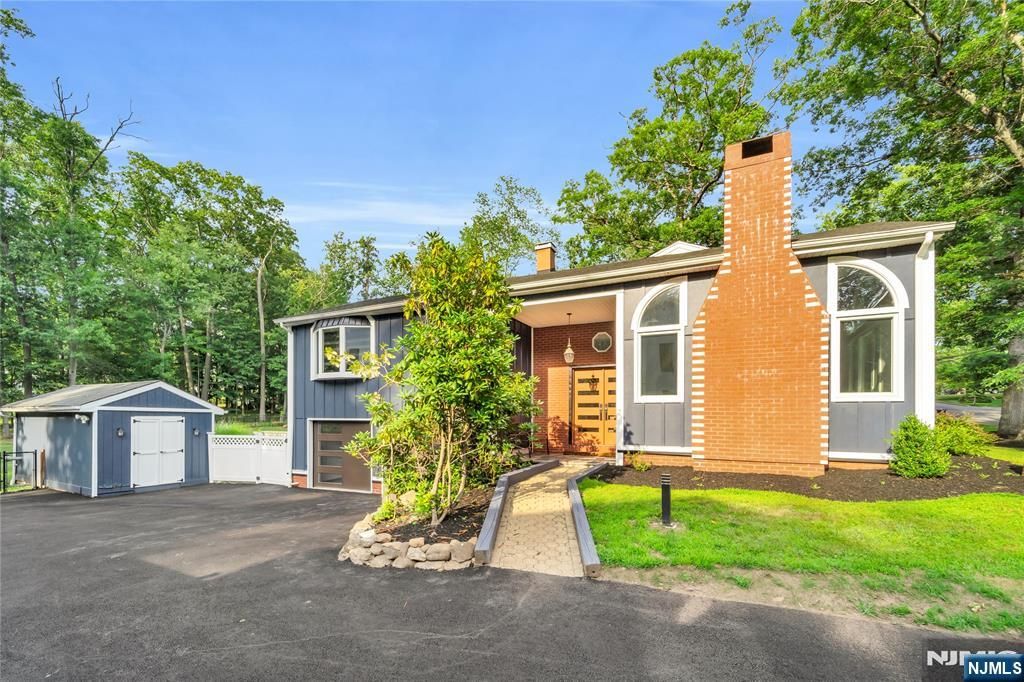 12 Haring Drive, Old Tappan, NJ 07675