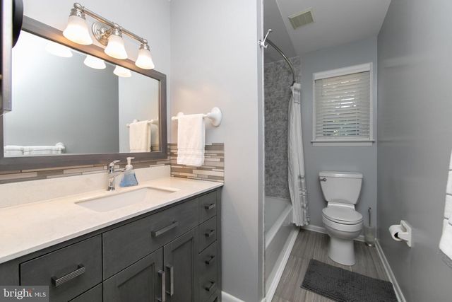 50 OAK AVE, Marlton, NJ 08053