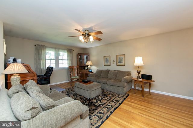 50 OAK AVE, Marlton, NJ 08053