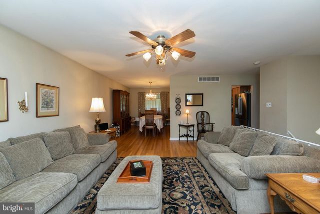 50 OAK AVE, Marlton, NJ 08053