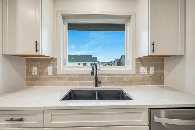 1435 CROSSROADS DRIVE, De Pere, WI 54115