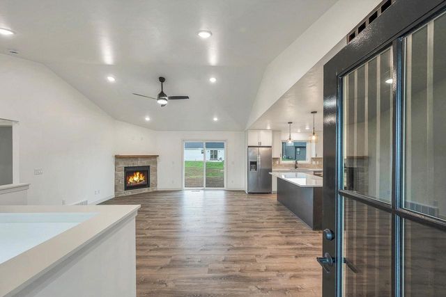 1435 CROSSROADS DRIVE, De Pere, WI 54115
