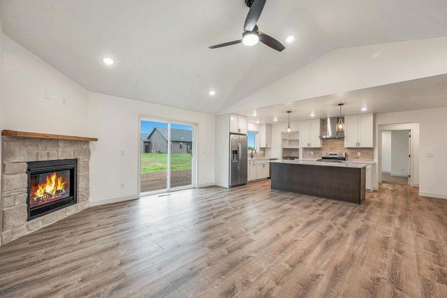 1435 CROSSROADS DRIVE, De Pere, WI 54115
