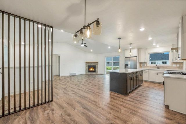 1435 CROSSROADS DRIVE, De Pere, WI 54115
