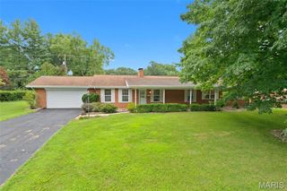 117 E Fairway Drive, Belleville, IL 62223