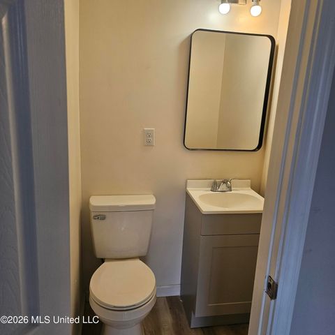 2512 Beachview Drive, Ocean Springs, MS 39564
