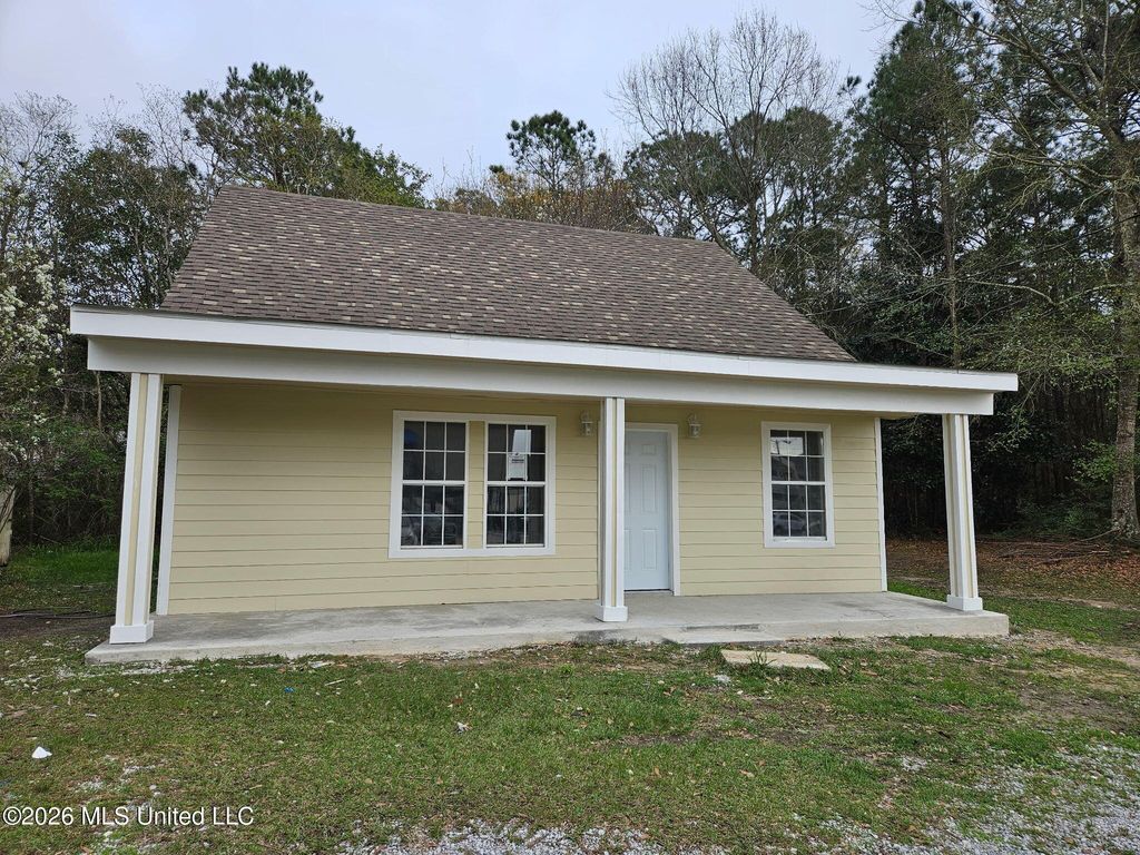 2512 Beachview Drive, Ocean Springs, MS 39564
